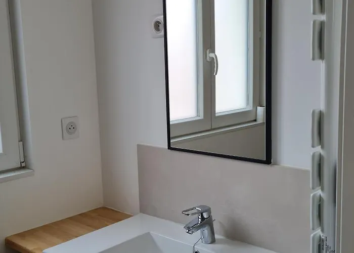 Semesterbostad Maison D'hote Au Bord De La Riviere Avec Jacuzzi